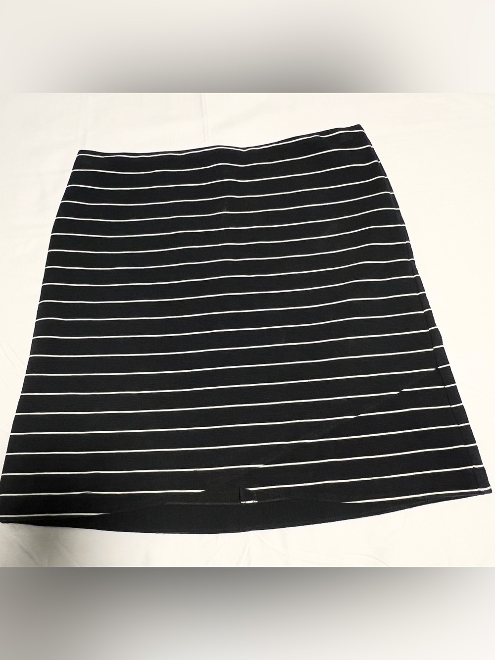 LOFT BLACK STRIPED SKIRT, NEW CONDITION, SIZE M, B2